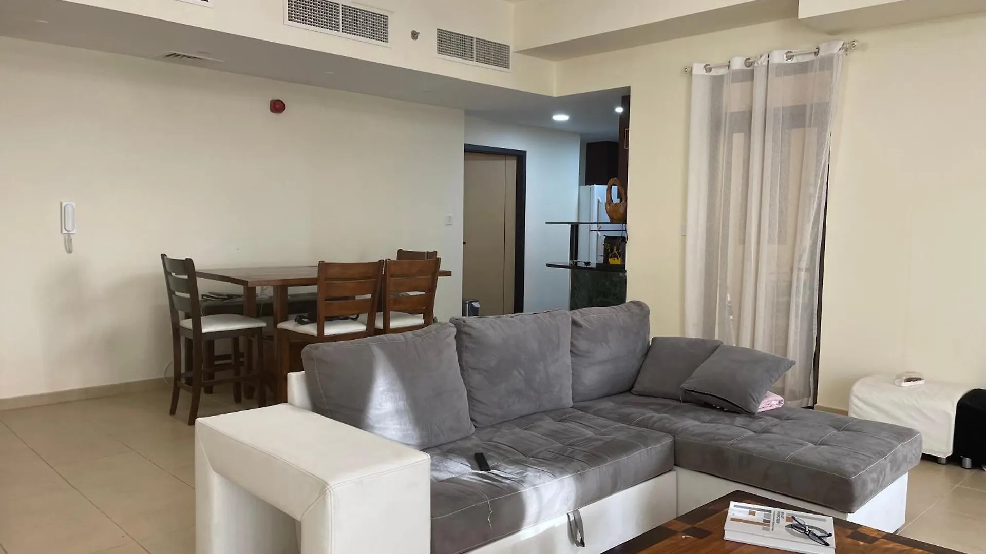 Amwaj Jbr Walk Beachfront Apt location